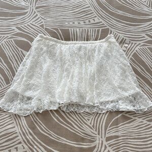 HOLLISTER white lace mini skort